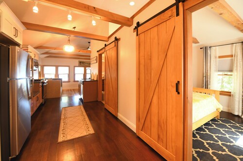 ** SPRING SPECIAL ** Pet-Friendly Thomas Pond Getaway with Serene Lake Views