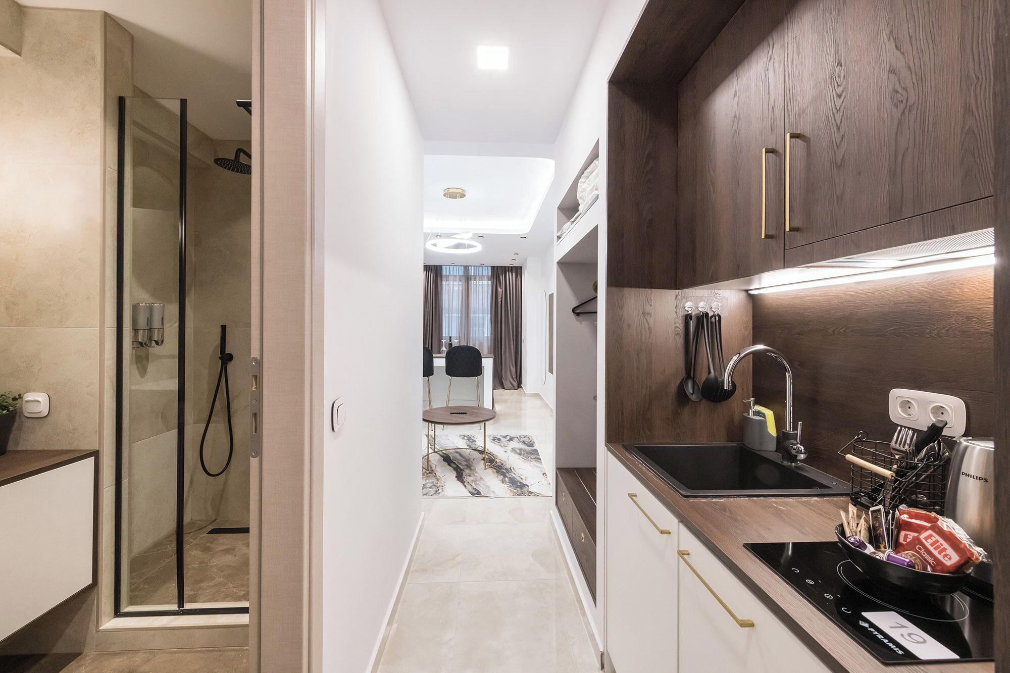 Standard Apartment | Bathroom | Shower, hair dryer, towels, soap