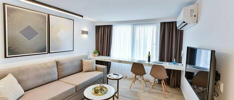 Deluxe Apartment | Living area