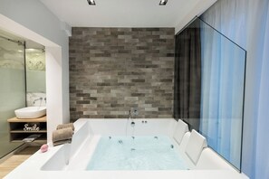 Suite with hot tub | Jet tub