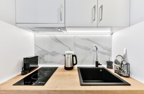 Departamento, vista al mar | Cocineta privada | Frigobar, parrilla de estufa y utensilios de cocina 