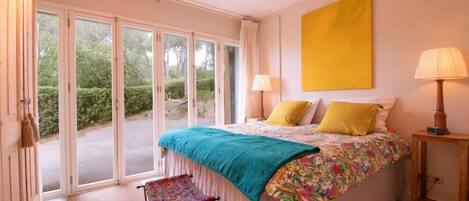 1 chambre, fer et planche à repasser, draps fournis