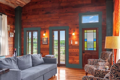 Romantic Treehouse Near Lake Buchanan