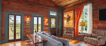 Romantic Treehouse Near Lake Buchanan