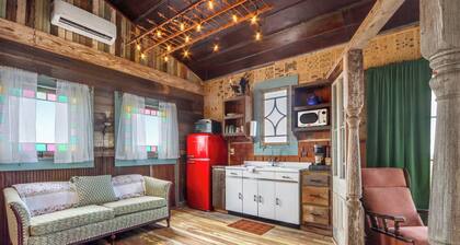 Romantic Treehouse Escape in Hill Country