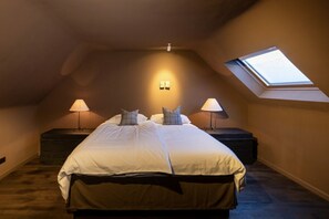 3 bedrooms, desk, free WiFi, bed sheets - Old school, cozy cottage for 7 (Aberdeenshire)