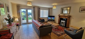 TV, fireplace, offices