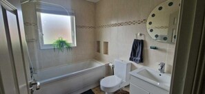 Dusche, Haartrockner, Shampoo