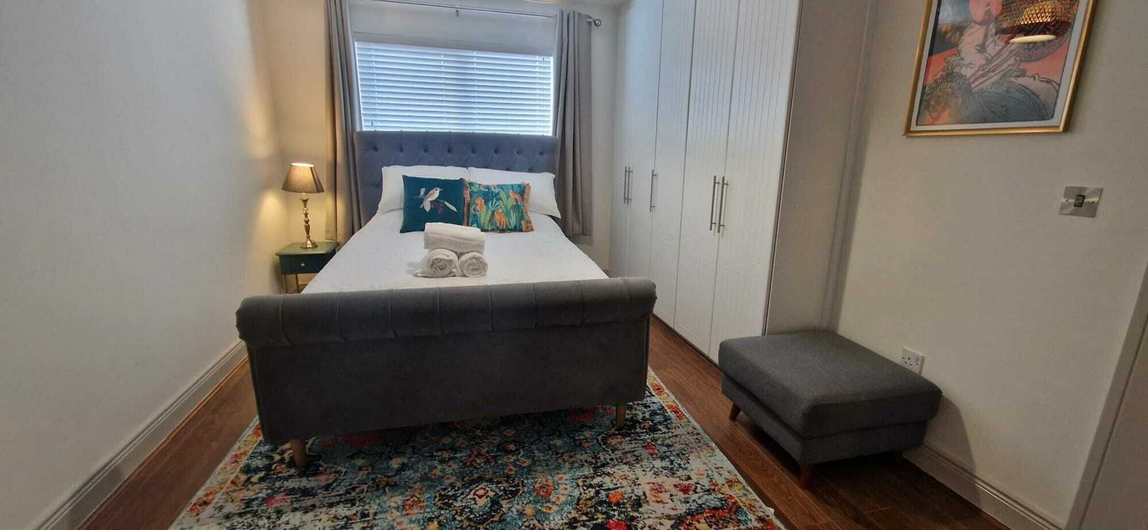 3 chambres, fer et planche à repasser, lit de bébé portatif