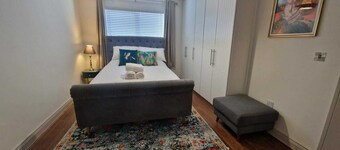 Refurbed, Modern & Stylish 3BD w/Garden / Pets OK