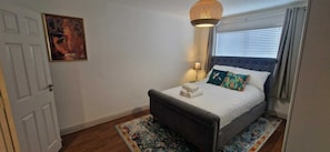 3 bedrooms, iron/ironing board, travel crib, internet