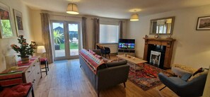 TV, fireplace, offices