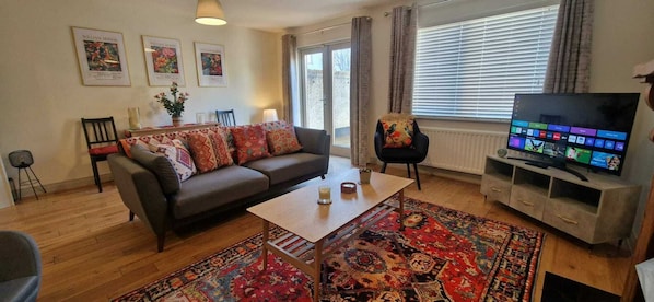 TV, fireplace, offices