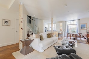 Télévision, chaîne hi-fi, espaces bureaux