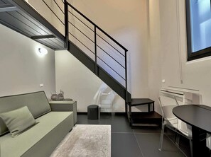 TV - Loft Cicco, Urban Elegance in Milan (Milano)