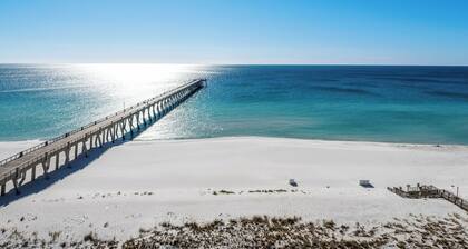 🏝️Hooked on the Beach: Beachfront Condo Near Pier, Great Amenities🏝️