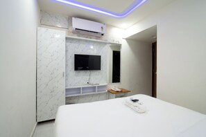 Deluxe Double Room | Free WiFi - Hotel Nest Sky  (Ahmedabad)