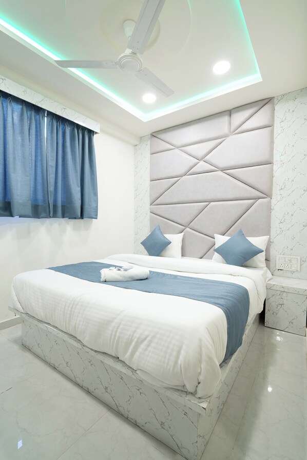 Deluxe Double Room | Free WiFi - Hotel Nest Sky (Ahmedabad)