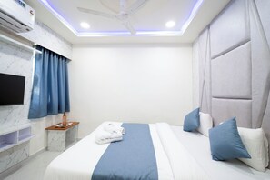Deluxe Double Room | Free WiFi - Hotel Nest Sky  (Ahmedabad)