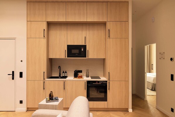 Refrigerador, microondas, horno y parrilla de estufa 