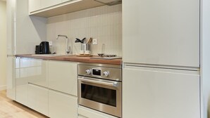 Kaffetrakter/tekoker, kjøleskap, mikrobølgeovn og ovn
