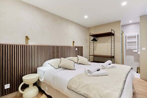 Unclassified image, 2 of 16, button