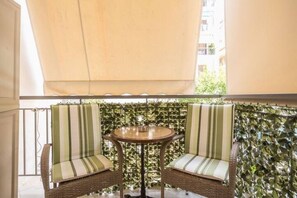 Outdoor dining - Cozy apartment (Kallithea)