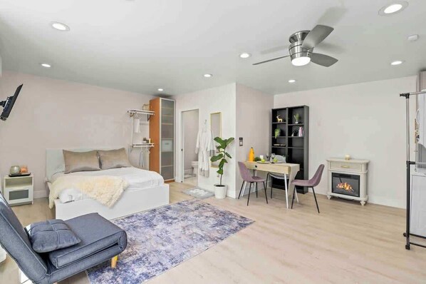 1 habitación, tabla de planchar con plancha, wifi y ropa de cama 