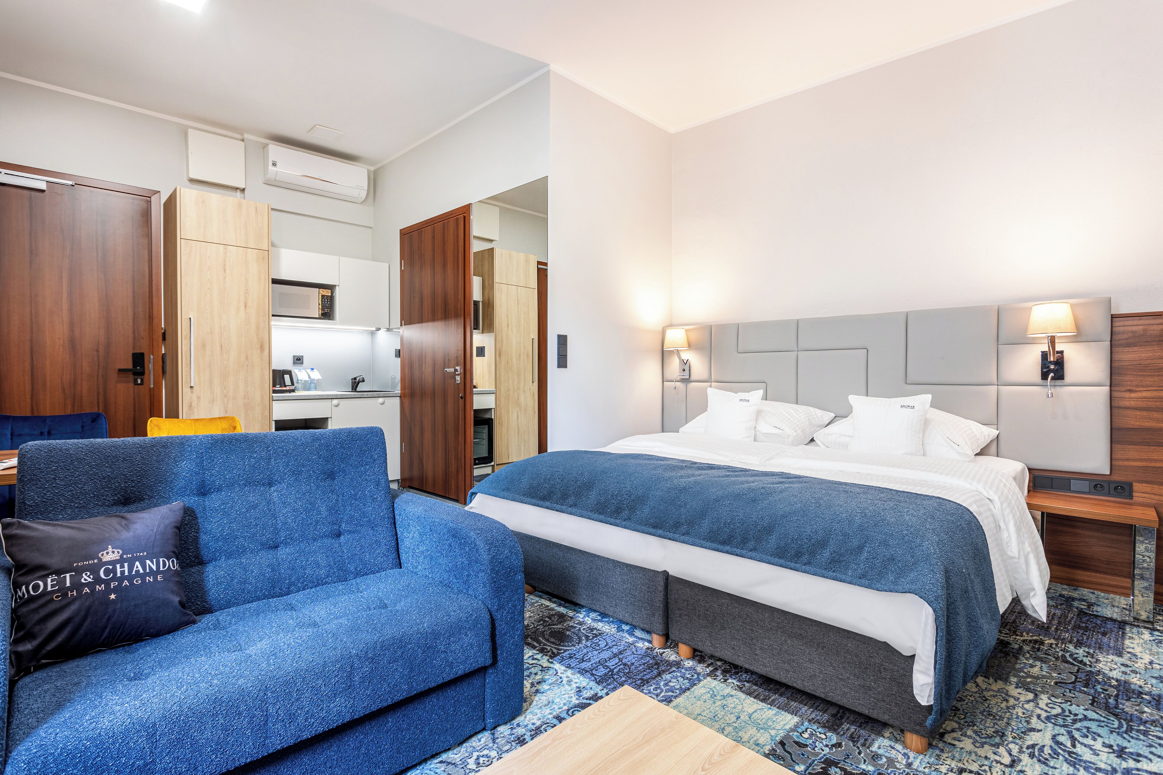 Apartament de luxe, vistes a la ciutat | Caixa forta a l'habitació i cortines opaques 