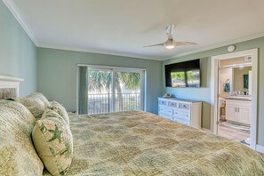2 bedrooms, iron/ironing board, free WiFi, bed sheets - 🌴New Updates🌞Awesome Bay Views🐬Land's End 4/201☀End Unit (Treasure Island)