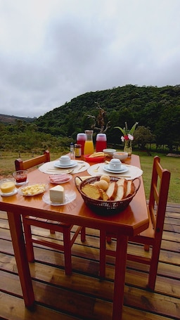 Outdoor dining. Refuge in the mountains/near the trail to Pico do Papagaio Garcias Peak and Waterfall