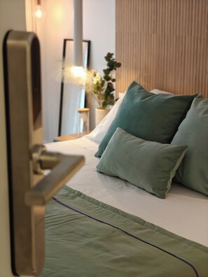 Double or Twin Room, Balcony | Down comforters, desk, laptop workspace, iron/ironing board - Lilla Suites - Musei Vaticani (Rome)