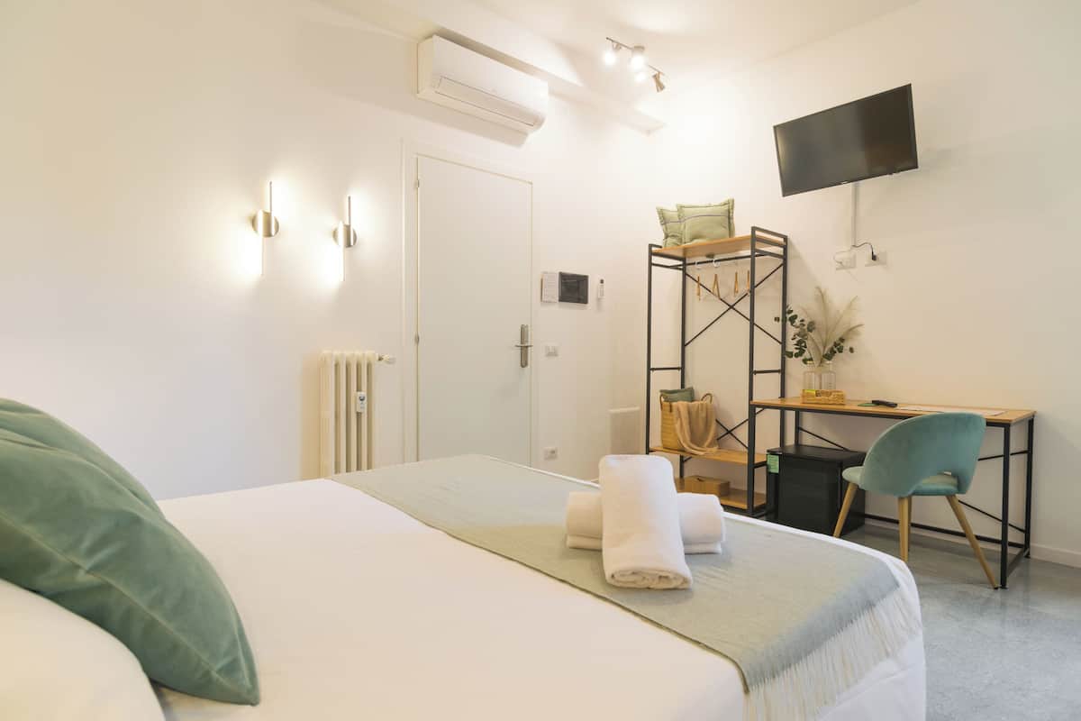 Double or Twin Room | Down comforters, desk, laptop workspace, iron/ironing board