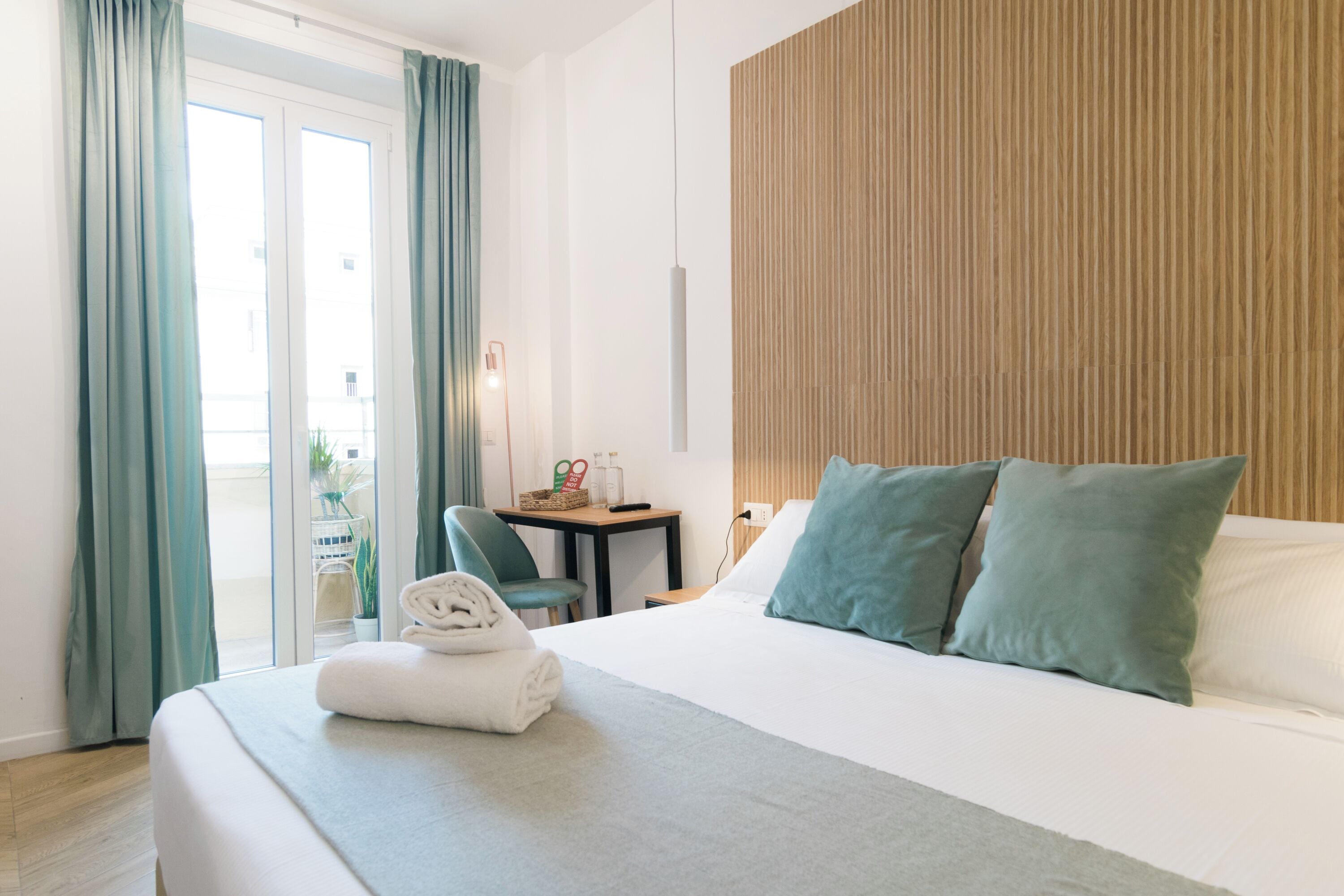 Classic Double or Twin Room | Gebar bulu kapas, meja, ruang kerja komputer riba 