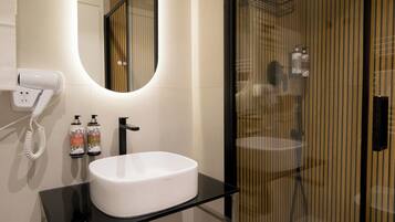 Chambre Classique Double ou avec lits jumeaux | Salle de bain