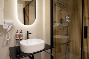 Classic Double or Twin Room | Bathroom - Lilla Suites - Musei Vaticani (Rome)