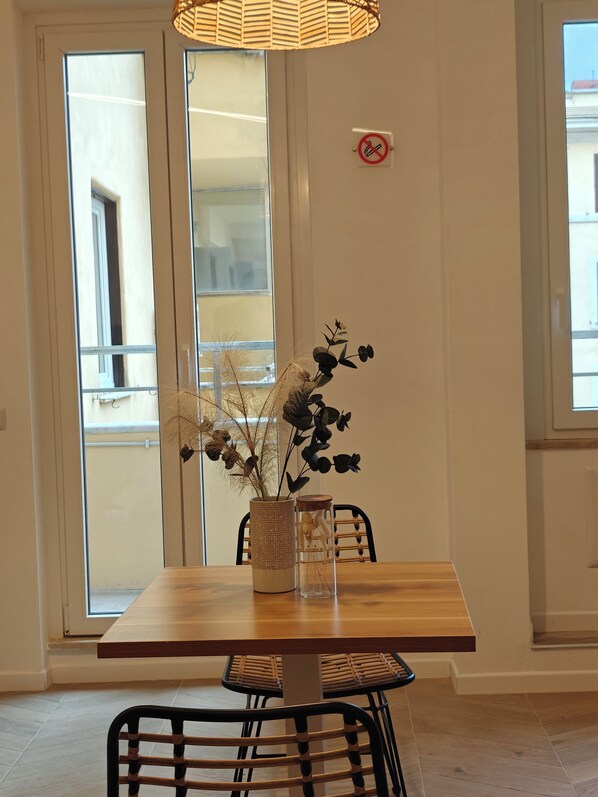 Double or Twin Room, Balcony | Living area | 40-inch TV with digital channels - Lilla Suites - Musei Vaticani (Rome)