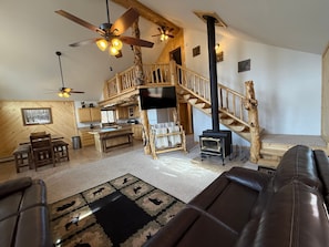 TV, fireplace - Mill Creek Retreat. (South Fork)