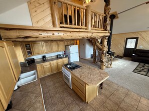 Fridge, microwave, oven, stovetop - Mill Creek Retreat. (South Fork)