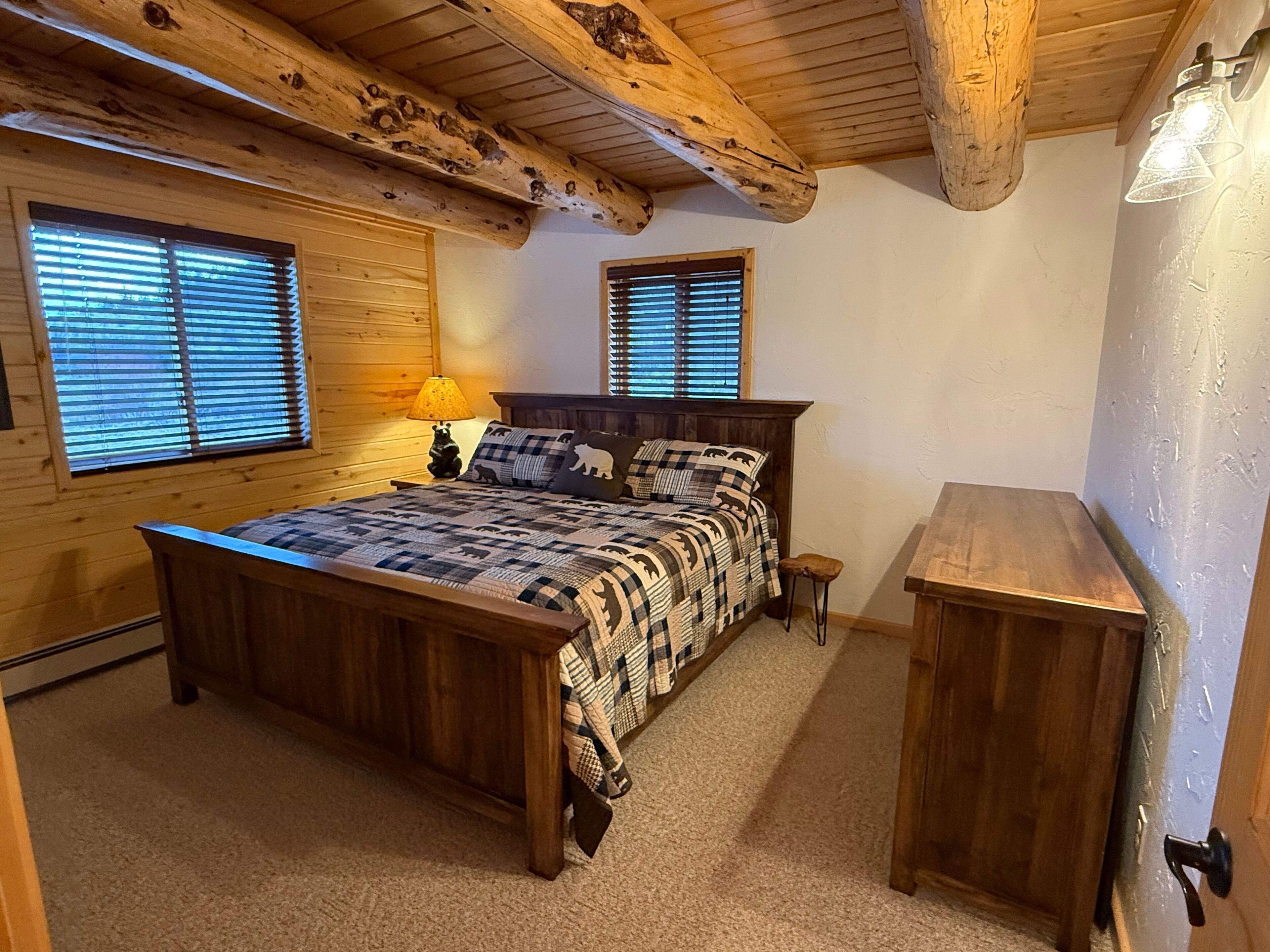 3 habitaciones, tabla de planchar con plancha, wifi y ropa de cama 