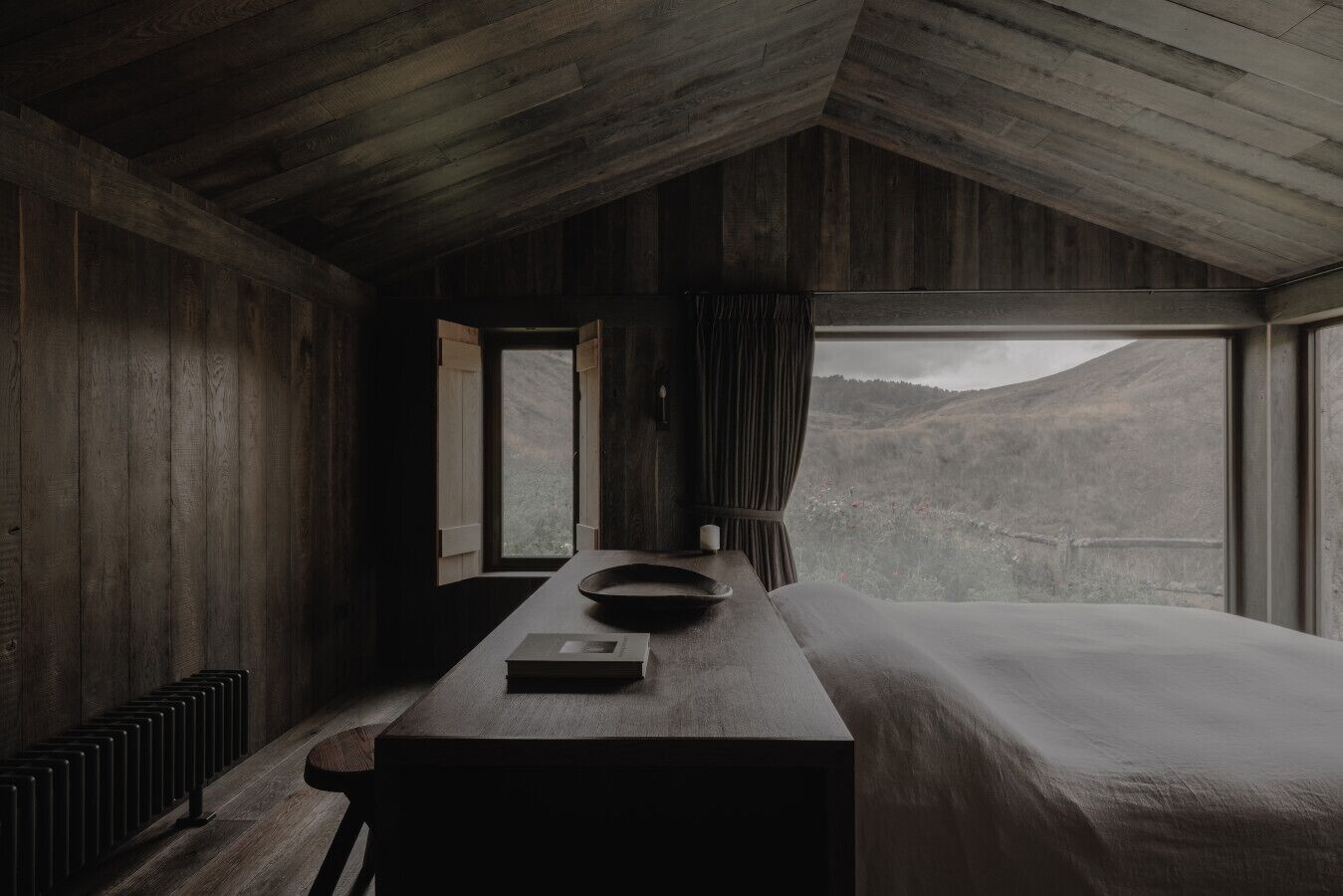 4 bedrooms, desk, iron/ironing board, WiFi