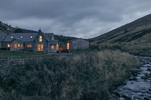 Exterior - Laggan cottage where art and nature meet (Torbeg)