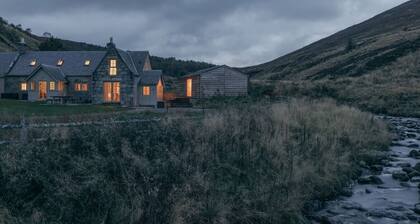 Laggan cottage where art and nature meet