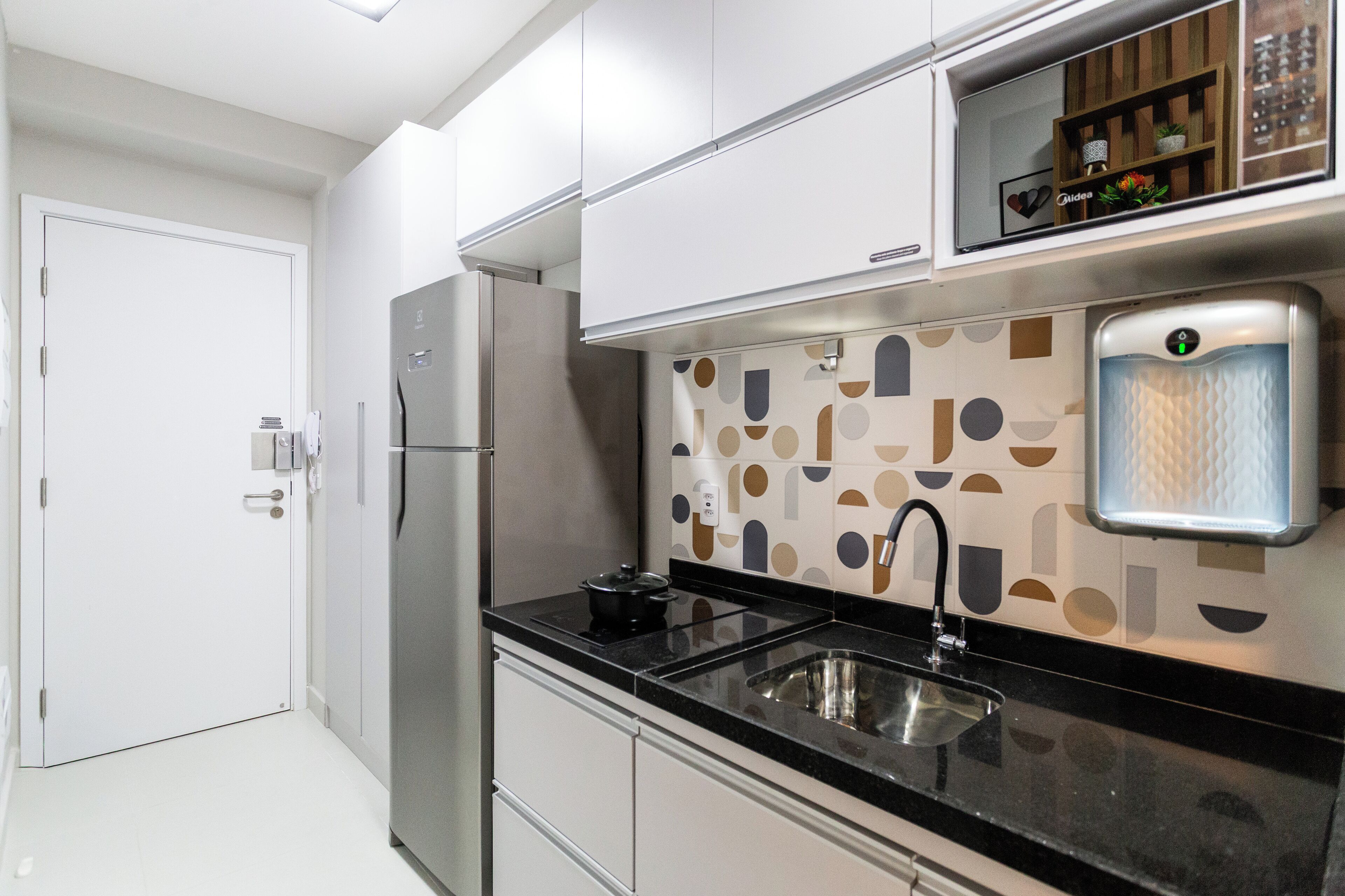 Estúdio | Cozinha privada | Geladeira, micro-ondas, cooktop, talheres/pratos/utensílios de cozinha