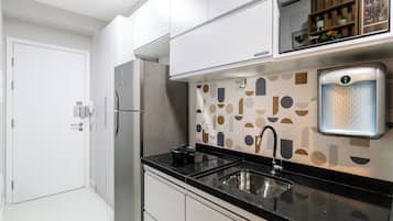 Studio | Private kitchen | Fridge, microwave, stovetop, cookware/dishes/utensils
