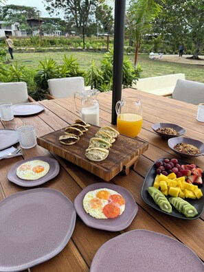 Outdoor dining - 4-bedroom hotel in beautiful Armenia with AC, WiFi. Enjoy your stay (Armenia)