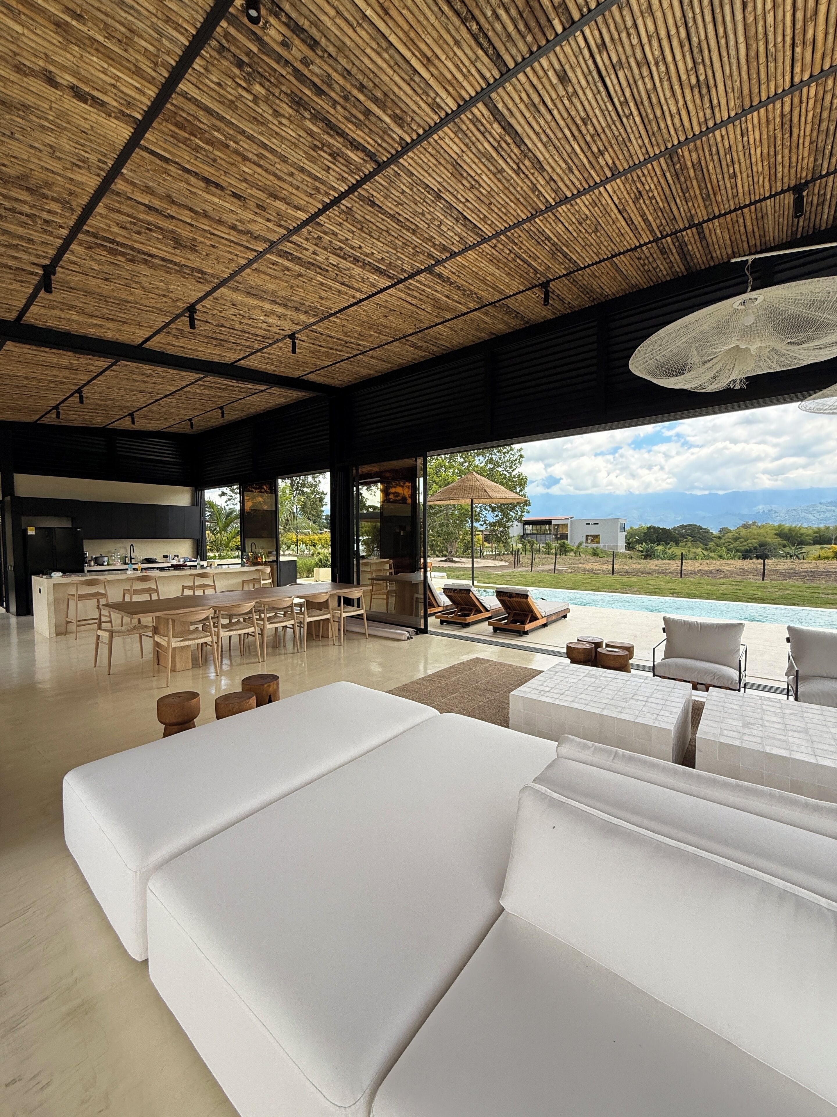 تناول الطعام بالخارج