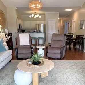 Smart TV, books - Keepin' It Reel - 302 (Myrtle Beach)