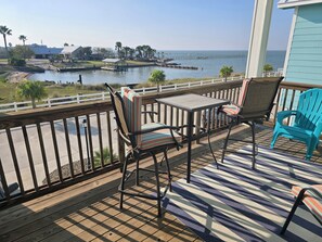 Outdoor dining - Oasis on the Bay with pool and pier (Rockport)