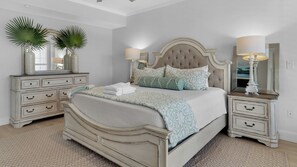Condo, varias camas, patio, vista al océano (429 S Bridge Ln 107A) | 3 habitaciones, decoración personalizada y muebles diferentes 